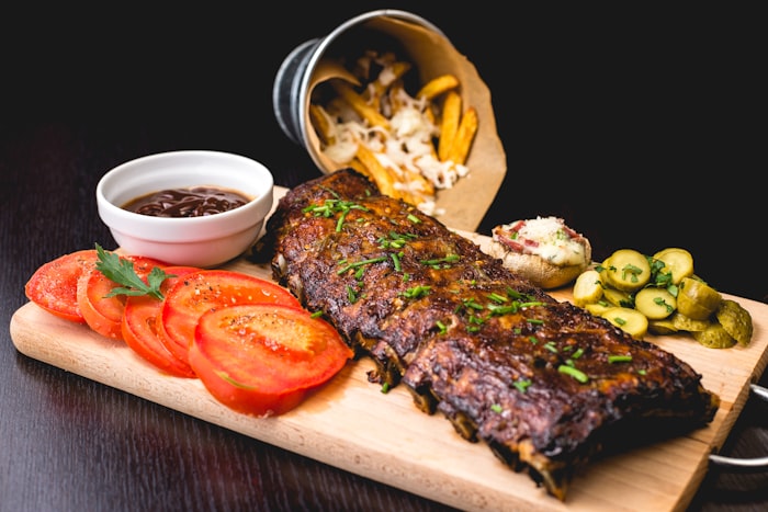 Costillas servidas